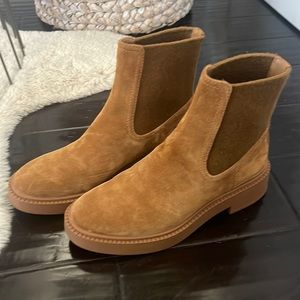 Vince. Kegan Chelsea Boot size 6.5 M